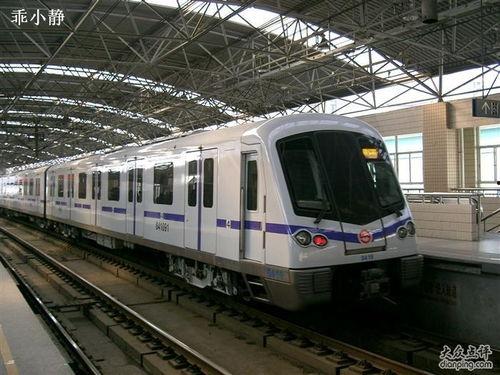 上海网红电动小火车视频,穿梭都市的梦幻之旅