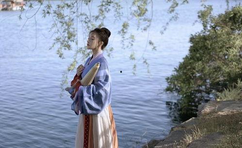 戴着斗笠的网红叫什么,揭秘网络红人的神秘面纱