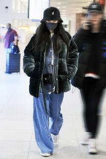 明星穿棉衣街拍,明星街头演绎冬日时尚风采