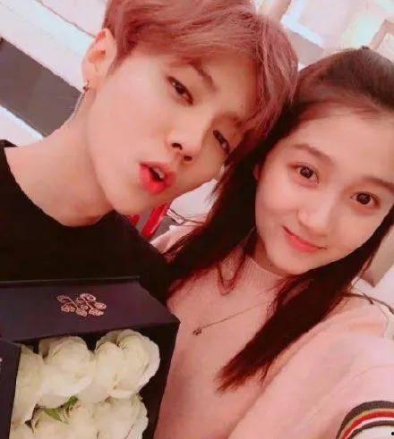 刚公布恋情的明星,甜蜜瞬间引粉丝热议