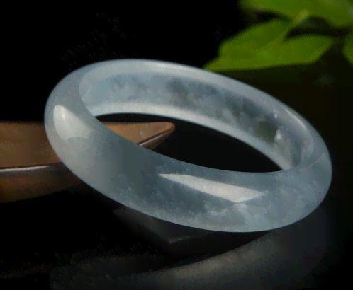 怎么看翡翠手镯料质,探寻天然翡翠之美